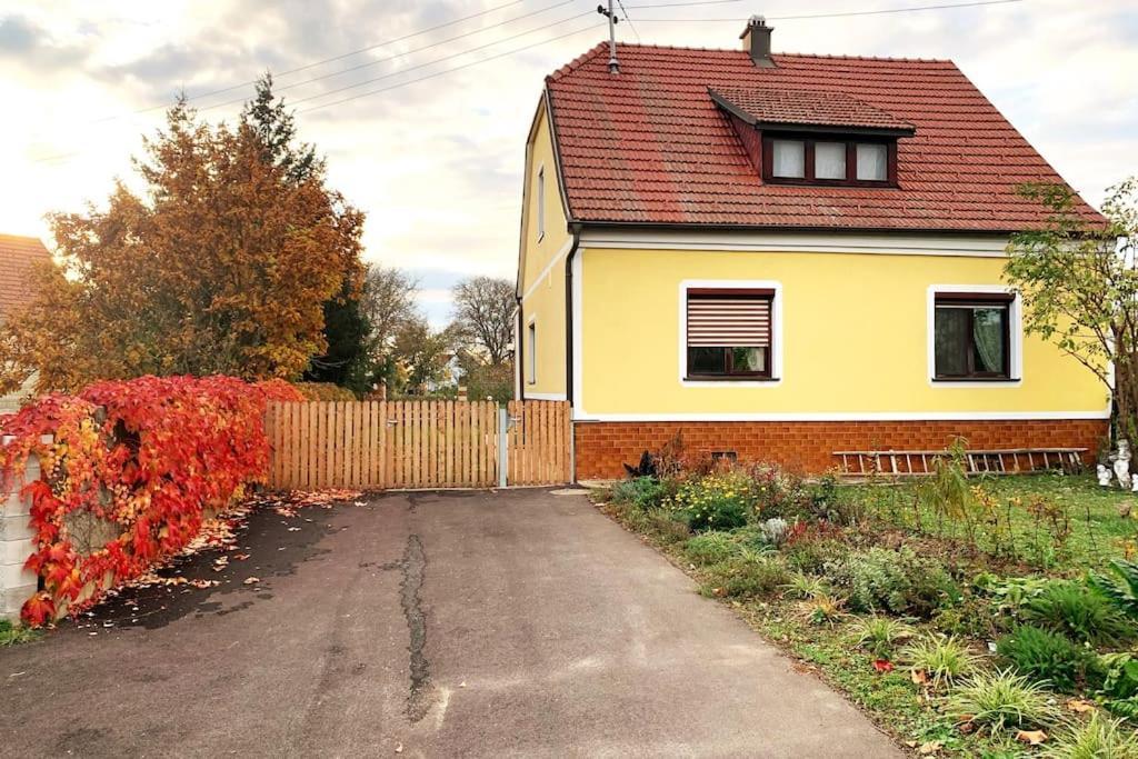Strebersdorf Ferienhaus Mit Garten In Thermennaehe מראה חיצוני תמונה